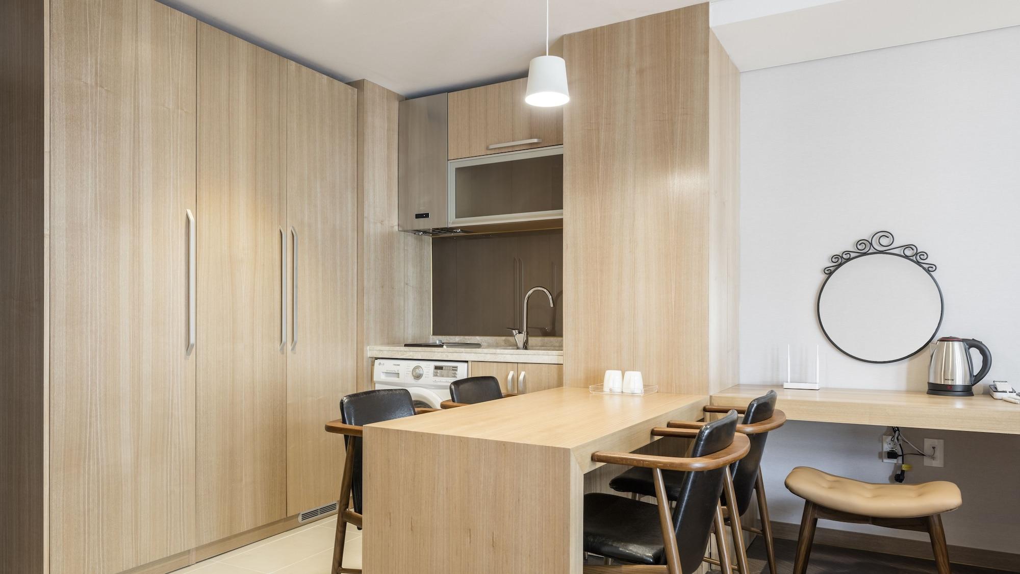 The First Stay Hotel Сеул Екстериор снимка