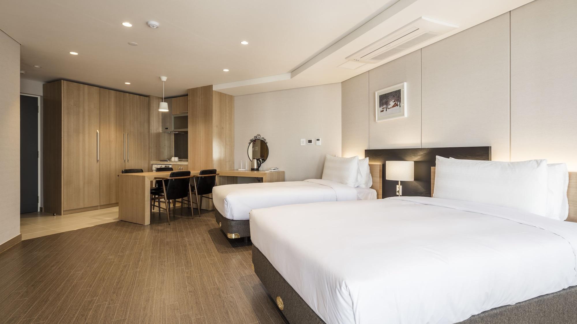 The First Stay Hotel Сеул Екстериор снимка
