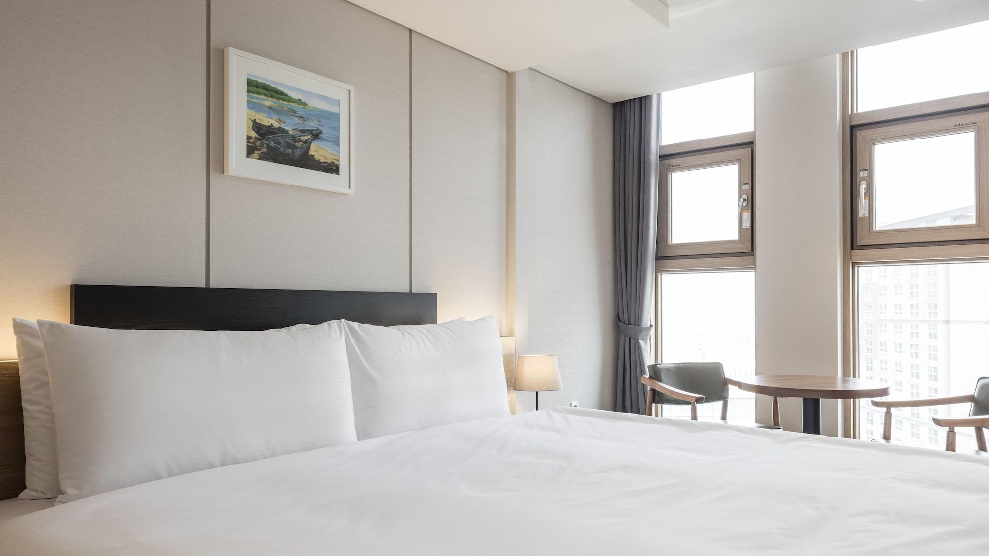 The First Stay Hotel Сеул Екстериор снимка