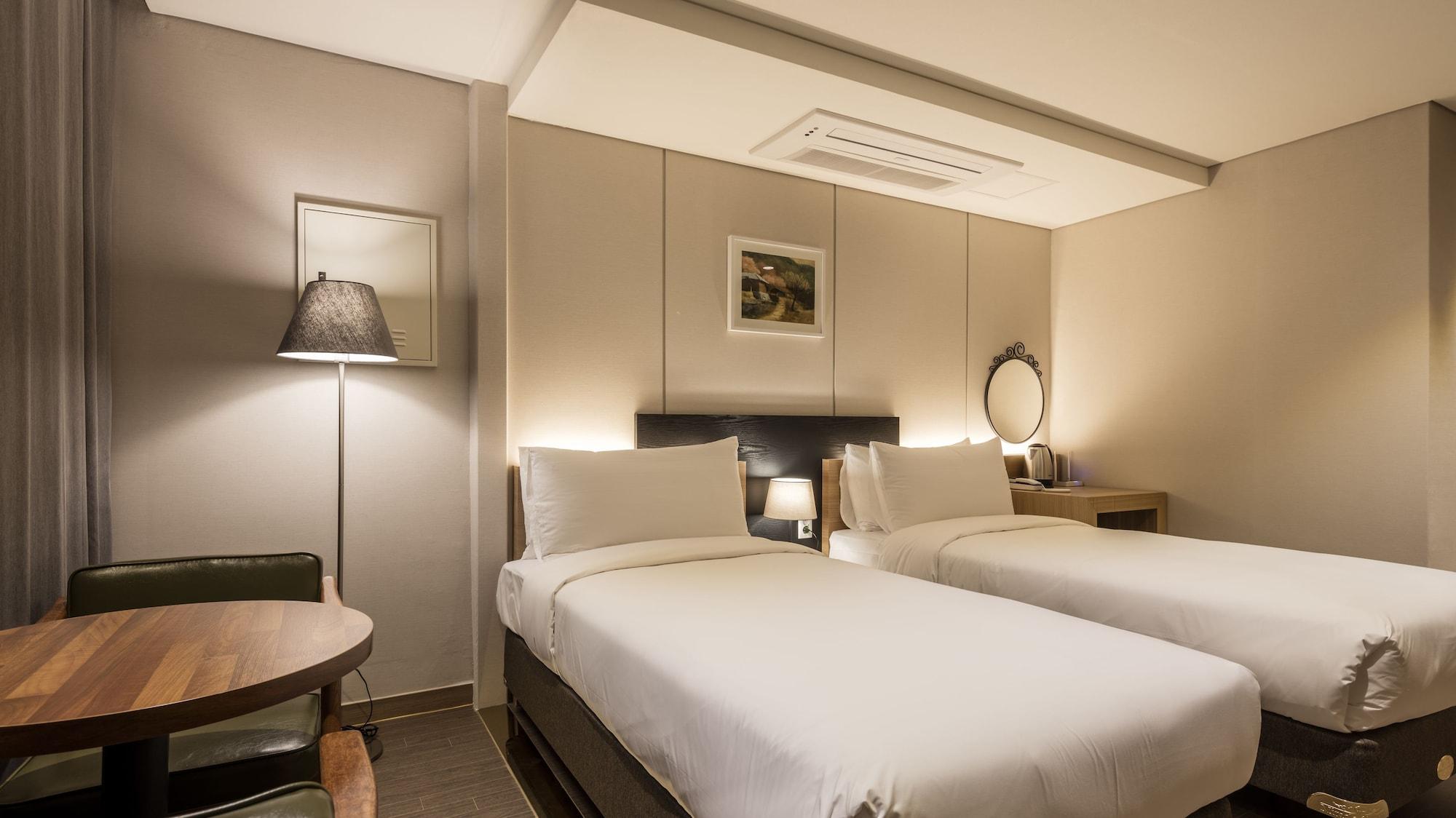 The First Stay Hotel Сеул Екстериор снимка