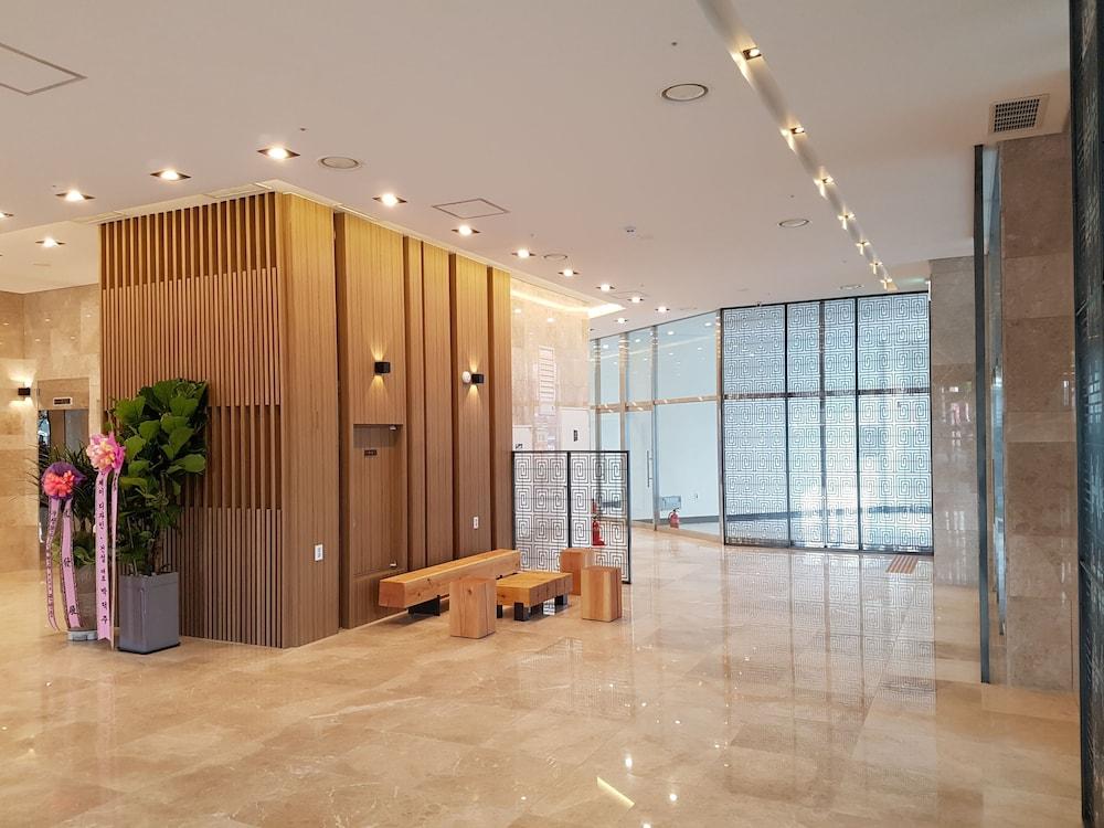 The First Stay Hotel Сеул Екстериор снимка