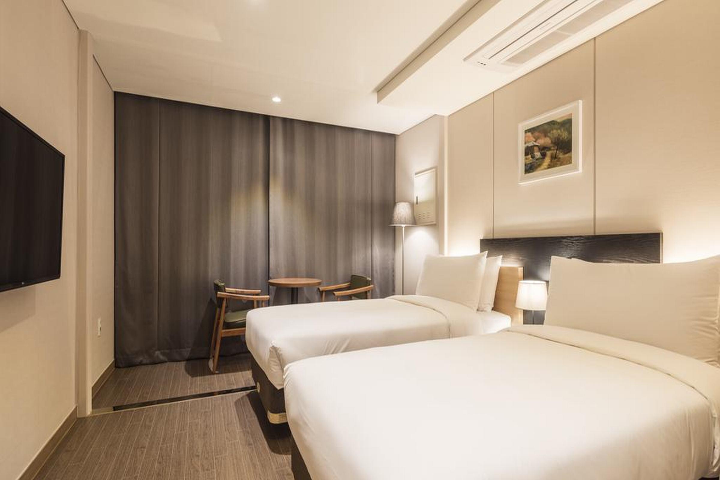 The First Stay Hotel Сеул Екстериор снимка