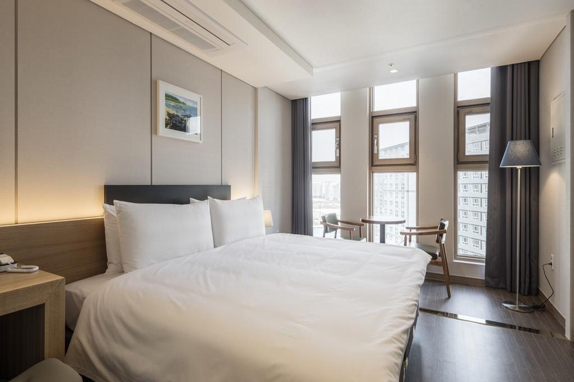 The First Stay Hotel Сеул Екстериор снимка