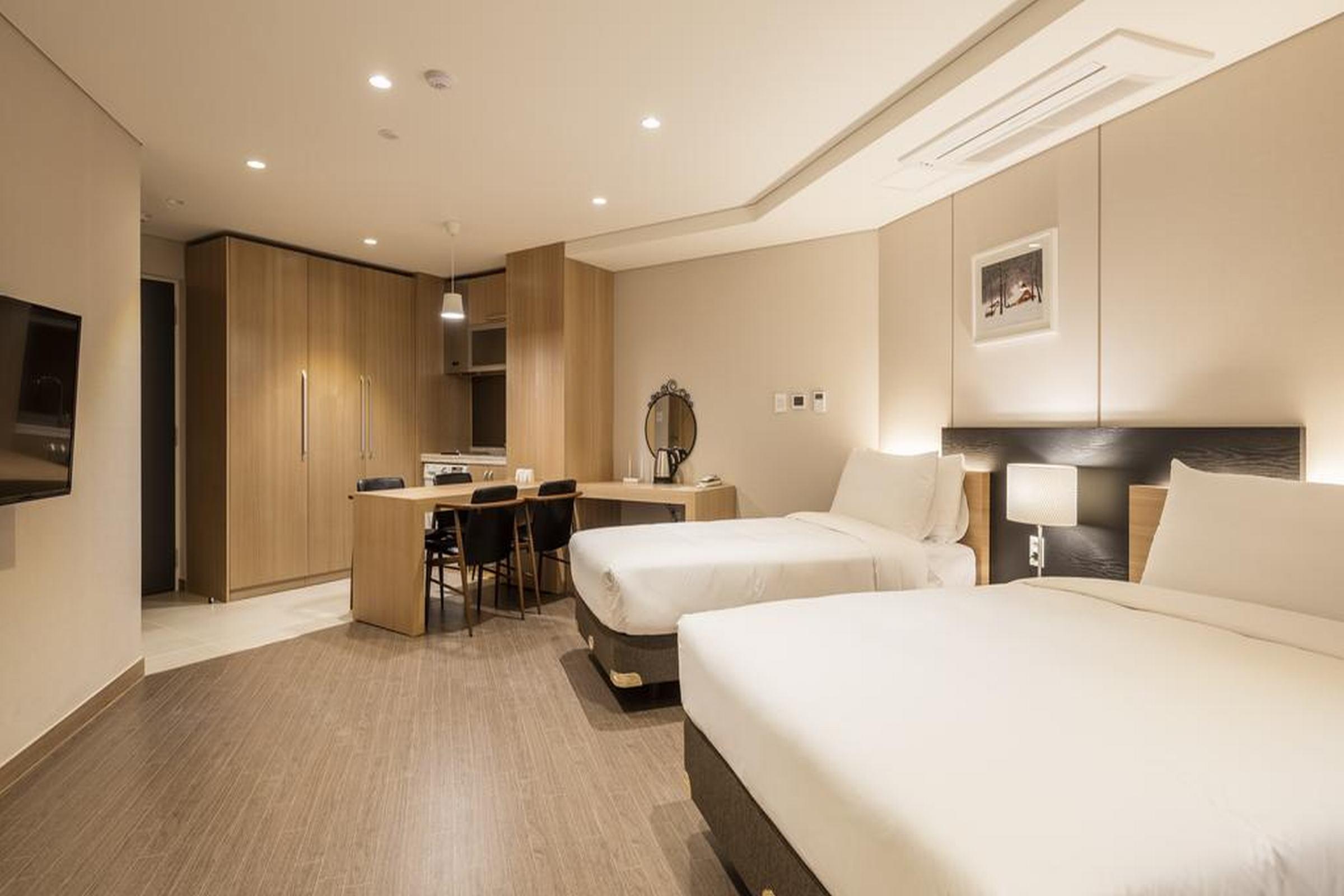 The First Stay Hotel Сеул Екстериор снимка