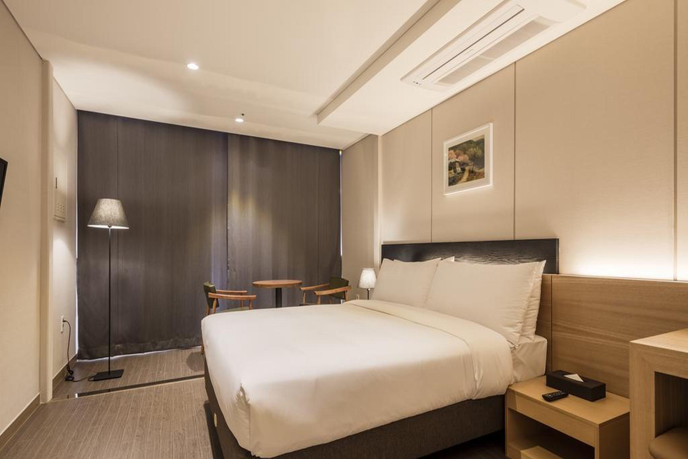 The First Stay Hotel Сеул Екстериор снимка