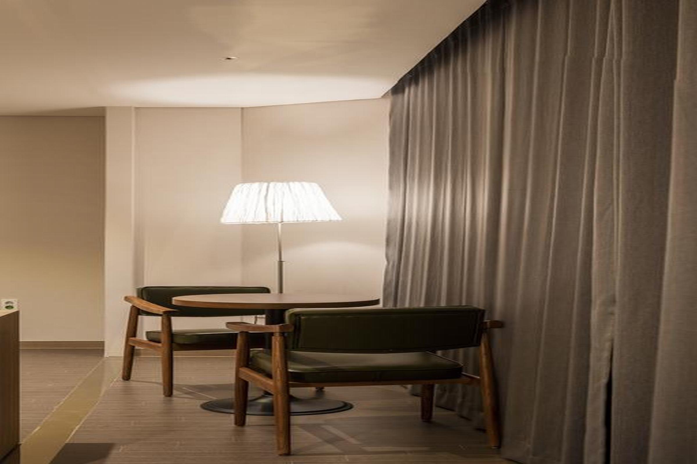 The First Stay Hotel Сеул Екстериор снимка