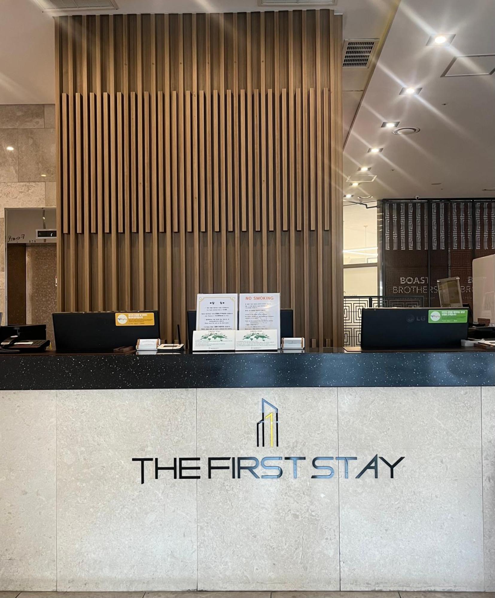 The First Stay Hotel Сеул Екстериор снимка