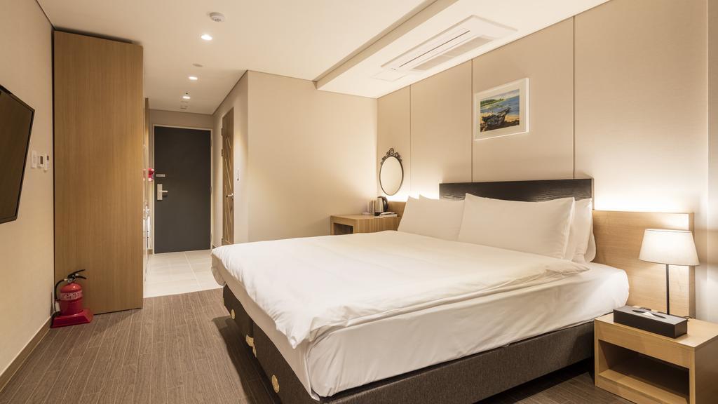 The First Stay Hotel Сеул Екстериор снимка
